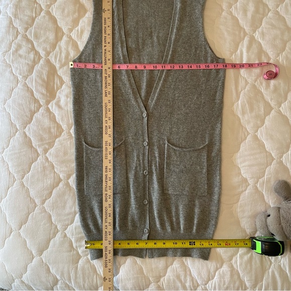 ERC Theory Women’s Long Grey Cashmere Sweater Vest with Pockets Size M - Picture 8 of 8